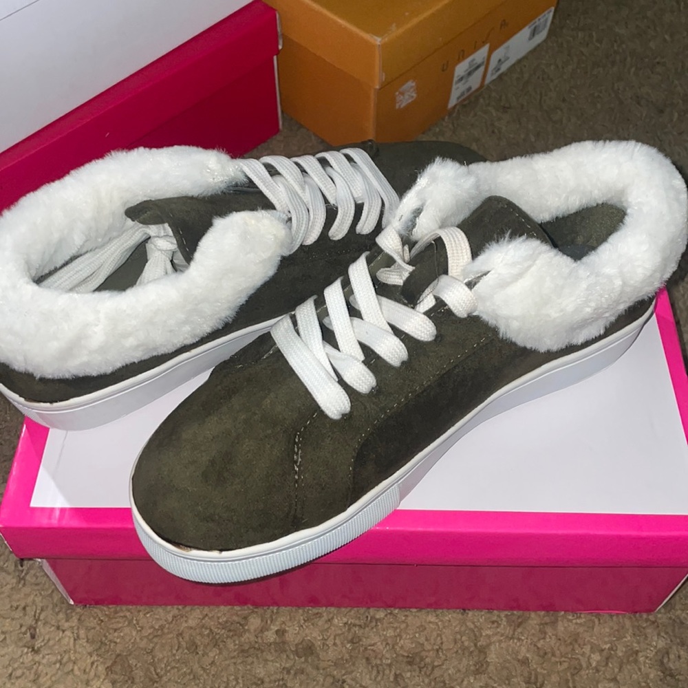 Olive Sneakers